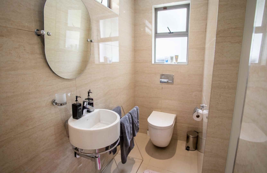 To Let 1 Bedroom Property for Rent in Camps Bay Western Cape